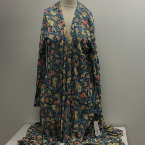 LulaRoe Sarah blue print‎ cardigan - Picture 2 of 4